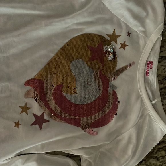 It is crossed on the bottom with a unicorn in the middle of a hart - Picture 2 of 3